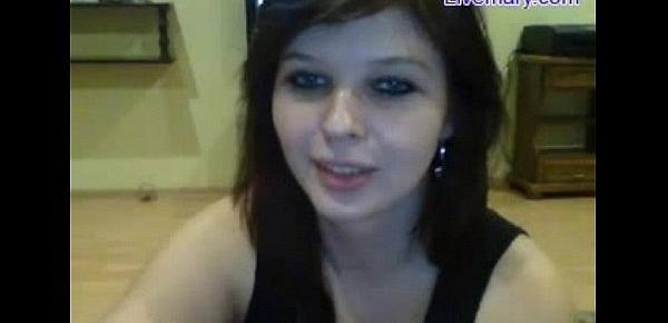  Hot Brunette Babe on Webcam